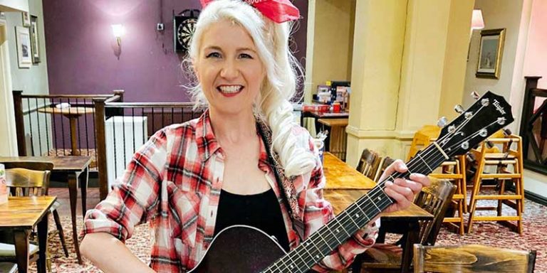 Phoebe Richards sings Country Music